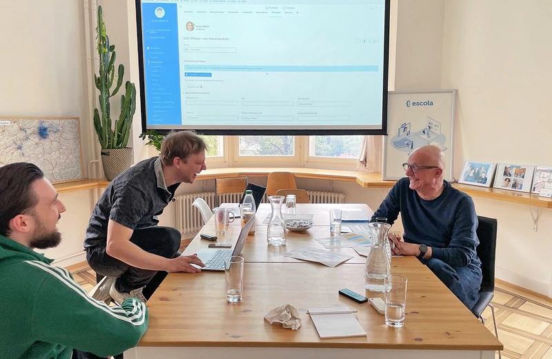 Peter Lienhard zu Besuch bei Escola